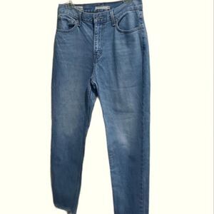 Levi's medium wash high rise mom jeans 28